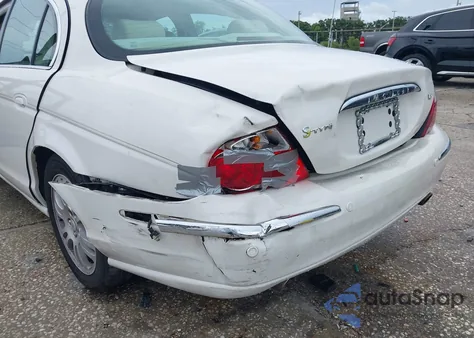 2003 Jaguar S-Type 4.2L V8 z USA, uszkodzony, nr VIN SAJEA01U03HM59461